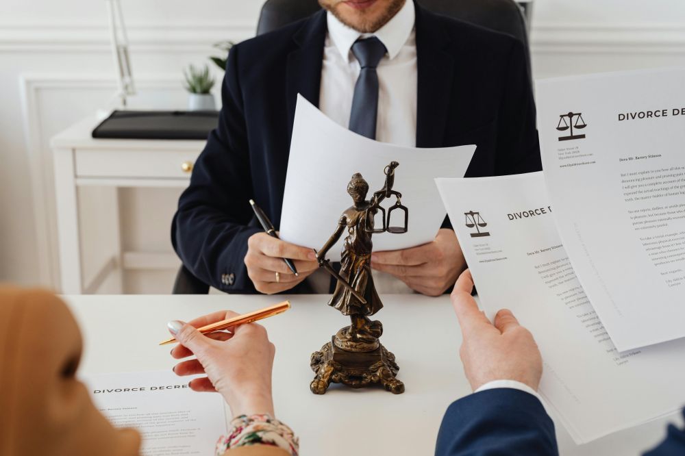 Arbeidsrett-advokat: Når er juridisk hjelp nødvendig i arbeidslivet?